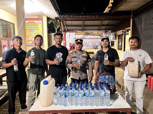 Puluhan liter sopi diamankan Satnarkoba Polres Merauke dalam operasi di sejumlah titik – Surya Papua/IST