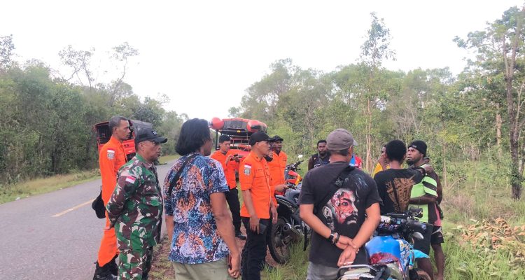 Tim Gabungan SAR yang melakukan pencarian korban Gabriel setelah diduga tersesat di hutan- Surya Papua/IST