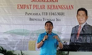 Anggota DPD RI, Rudy Tirtayana sedang memberikan sosialisasi empat pilar kebangsaan kepada jemaat Ebenhaezer – Surya Papua/IST