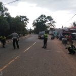 Satlantas Polres Merauke sedang melakukan olah TKP kasus lakalantas – Surya Papua/IST