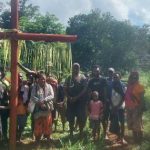 Aksi penancapan Salib Merah terus dilakukan masayraakt di kampung-kampung sebagai bentuk penolakan PSN – Surya Papua/IST