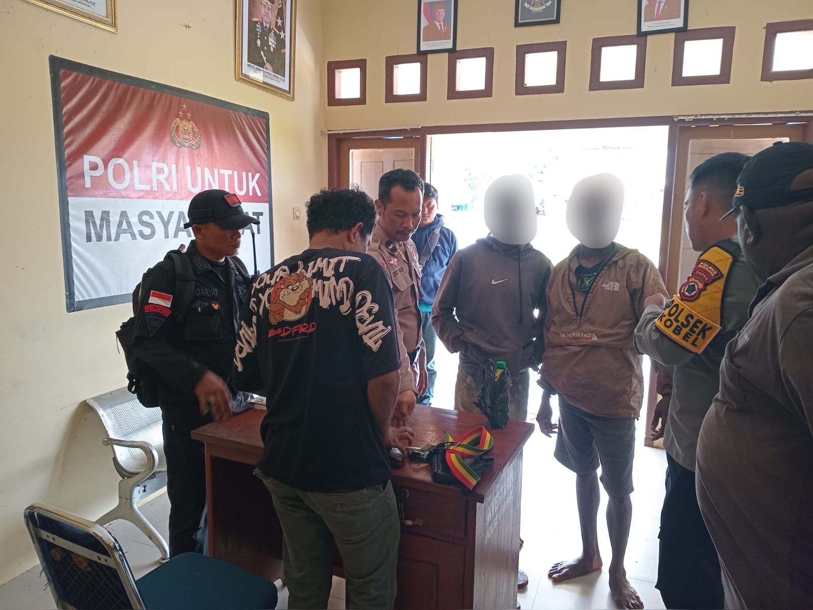 Pelaku pencurian BBM jenis solar yang diamankan Polsek Elikobel – Surya Papua/IST