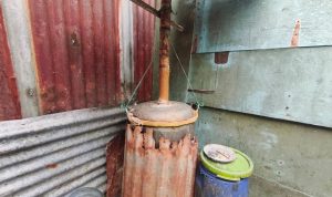 Alat penyuling yang dipasang untuk memproduksi minuman lokal jenis sopi – Surya Papua/IST