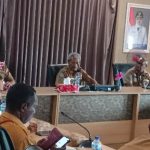 Sekda Merauke, Yeremias Paulus Ndiken sedang berikan arahan – Surya Papua/Frans Kobun