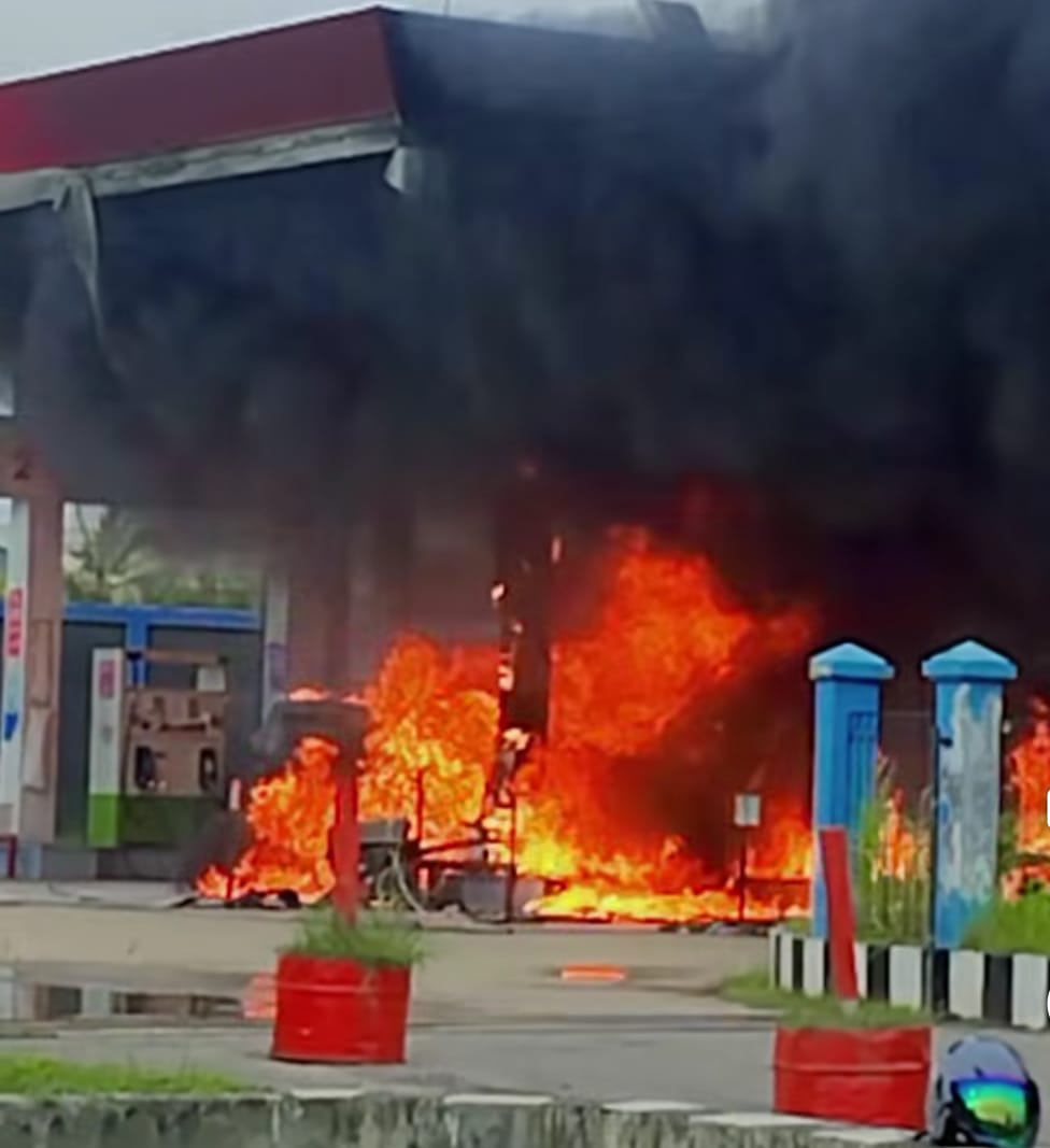Sebuah SPBU yang beralamat di Jalan Noari, Kelurahan Karang Indah, Kabupaten Merauke terbakar – Surya Papua/IST