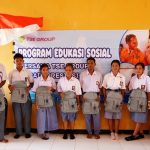 Siswa-siswi SMKN 4 Boven Digoel mendapatkan tas di sela-sela kegiatan yang diselenggarakan TSE Group – Surya Papua/IST