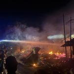 Kebakaran warung makan dan rumah yang terjadi di Jalan Seringgu, Kabupaten Merauke semalam – Surya Papua/IST