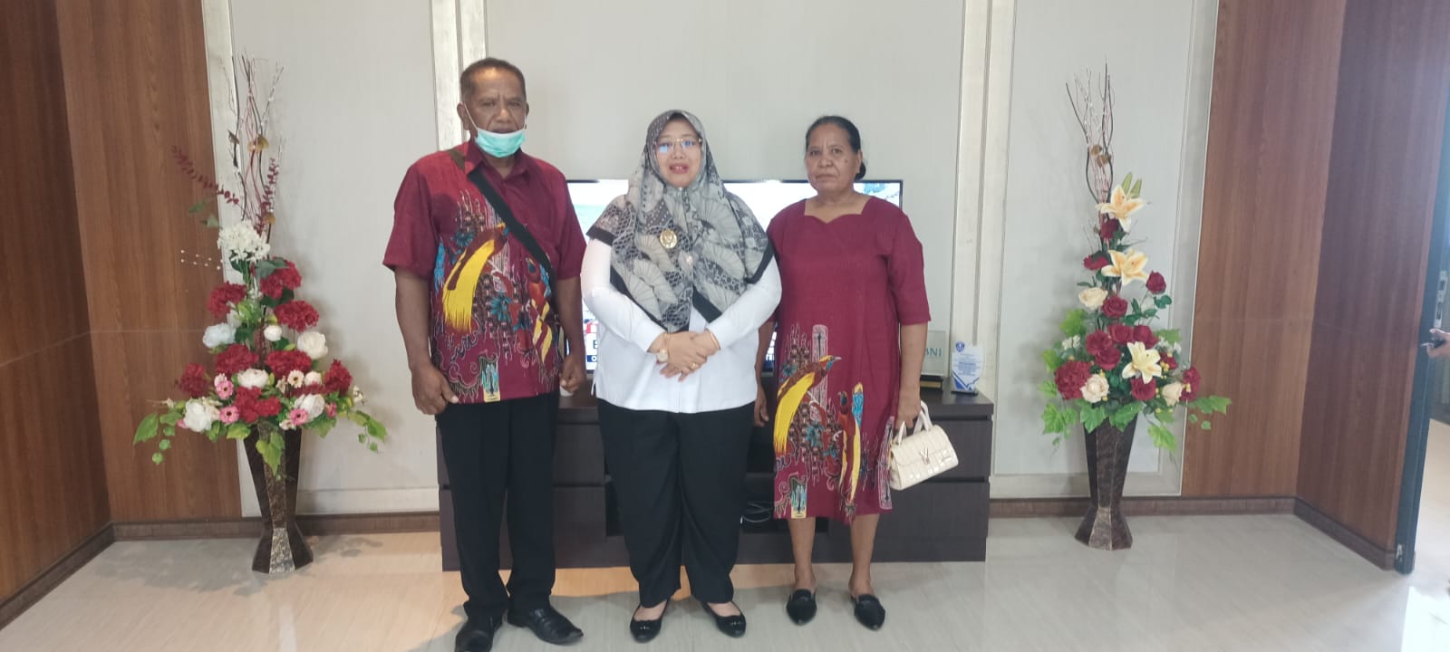 Foto bersama Wakil Bupati Merauke, Fauzun Nihayah usai bertemu – Surya Papua/Frans Kobun