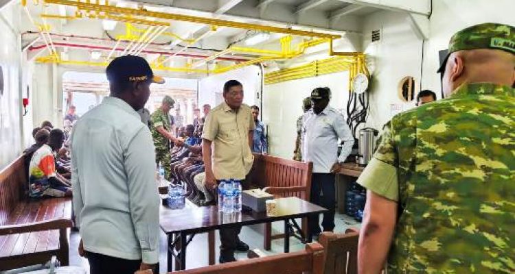 Menteri Pertahanan (Menhan) RI, Jenderal TNI (Purn) Sjafrie Sjamsoeddin saat di Wanam, Kampung Wogikel, Kabupaten Merauke, Provinsi Papua Selatan – Surya Papua/IST