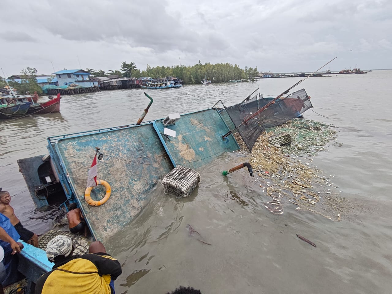 Gelombang tinggi di sekitar Pantai Lampu Satu, Kelurahan Samkai, Kabupaten Merauke – Surya Papua/IST