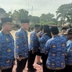 Lounching dua Perbup Merauke kepada perwakilan pejabat oleh Wakil Bupati Merauke, Fauzun Nihayah – Surya Papua/IST