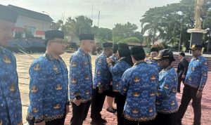 Lounching dua Perbup Merauke kepada perwakilan pejabat oleh Wakil Bupati Merauke, Fauzun Nihayah – Surya Papua/IST