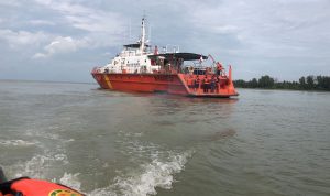 Kapal yang digunakan melakukan pencarian terhadap para ABK yang hilang di laut Arafura – Surya Papua/IST