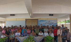 Foto bersama Sekretaris Keuskupan Agung Merauke, Pastor John Kandam usai pembukaan Raker DPP Paroki Santa Theresia Buti – Surya Papua/Frans Kobun