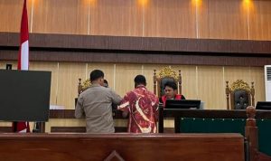 DAB, seorang pemabuk yang sedang diadili dalam persidangan di PN Merauke – Surya Papua/IST