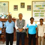 Foto bersama para guru honorer di sela-sela pemberian honorer oleh TSE Group – Surya Papua/IST