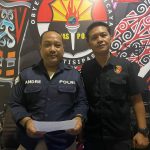 Kasi Humas Polres Merauke, Ipda Andre MSB didamopingi Kanit PPA, Aipda Yober Taluba sedang berikan keterangan pers – Surya Papua/IST