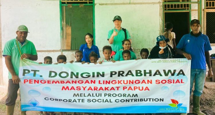 Kegiatan PT Dongin Prabhawa bersama masyarakat Kampung Banamepe, Kabupaten Mappi beberapa hari lalu – Surya Papua/IST