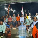 Puluhan ABK KM Mekar Alam B dievakuasi pasca terbakarnya kapal di Laut Arafura – Surya Papua/IST