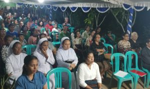 holo 1 Keluarga besar Lamaholot Kabupaten Merauke melaksanakan misa perutusan bersama Pastor Simon Sabon – Surya Papua/Frans Kobun
