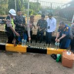 Belasan botol sopi yang diamankan saat KM Sirimau bersandar di Pelabuhan Merauke – Surya Papua/IST