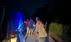 patroli 2 Anggota polisi di Polsek Sota sedang patroli sekaligus memantau situasi di sejumlah titik – Surya Papua/IST