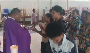 Pastor Paroki Santa Theresia Buti, Simon Petrus Matruty – Surya Papua/Frans Kobun