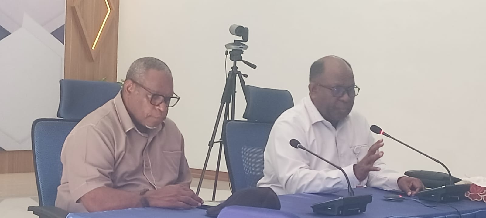 Kepala BP3OKP Papua Selatan, Yoseph Yanawo Yolmen sedang bicara – Surya Papua/Frans Kobun