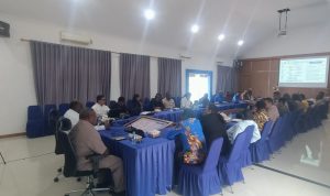 Ketua MRPS, Damianus Katayu bersama anggota saat menghadiri pertemuan bersama Ke[ala BP3OKP Papua Selatan – Surya Papua/Frans Kobun