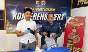 KBO Satreskrim Polres Merauke berikan keterangan pers kepada sejumlah wartawan – Surya Papua/IST