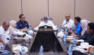 Wagub Papua Selatan, Paskalis Imadawa sedang audiens dengan Komisi A DPRD Boven Digoel – Surya Papua/IST