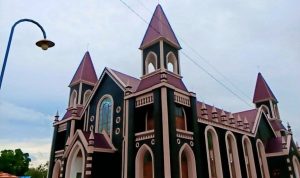 Bangunan gereja Santa Maria Fatima Kelapa Lima yang diresmikan serta diberkati – Surya Papua/Frans Kobun