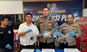 Barang bukti berupa ganja yang diamankan dari pelaku saat ditangkap di Jalan Raya Mandala-Merauke – Surya Papua/Frans Kobun