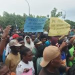 Seribuan nelayan yang memadati kantor Pelabuhan Perikanan Nusantara Merauke – Surya Papua/Frans Kobun