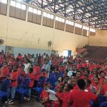 Ratusan anak Bevak Pintar sedang mengikuti Paskah bersama di GOR Hiad Sai – Surya Papua/Frans Kobun