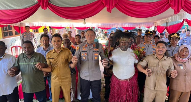 Foto bersama usai peresmian Pospol Samkai, Kelurahan Samkai, Kabupaten Merauke – Surya Papua/IST