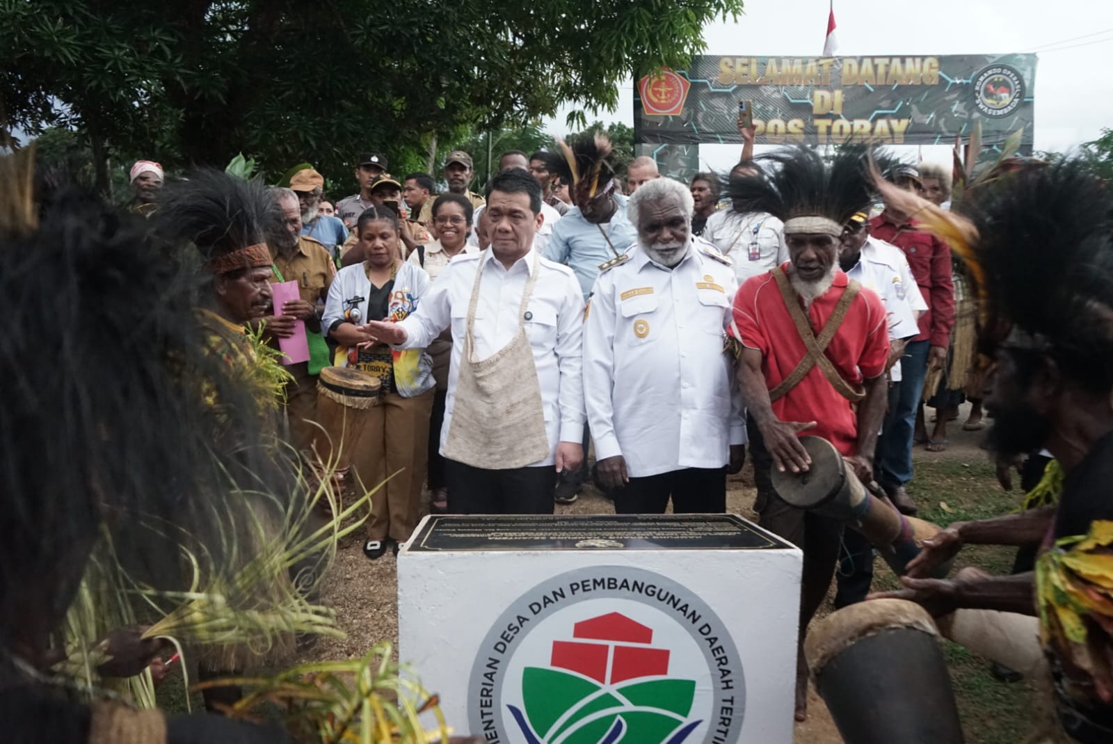 Peresmian lampu penerangan jalan di Kampung Torai, Distrik Sota, Kabupaten Merauke – Surya Papua/IST