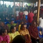 Seribuan umat yang memadati Gereja Santa Theresia Buti-Merauke dalam perayaan Minggu Paskah – Surya Papua/Frans Kobun