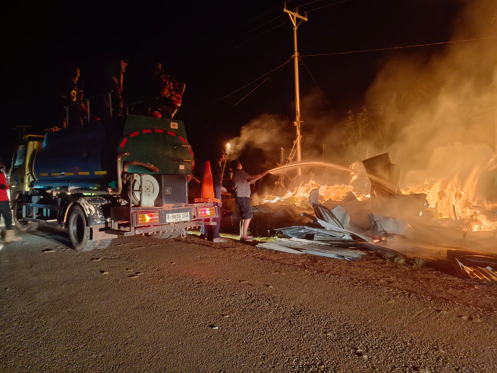 Kios kelontong milik salah seorang kontraktor ludes terbakar pada Sabtu, kemarin – Surya Papua/IST