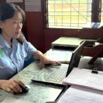 Staf Humas TSE Group sedang menyelesaikan tugas-tugas kantor – Surya Papua/IST