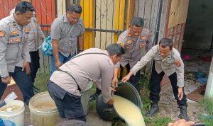 bahan 1 Penggerebekan lokasi pembuatan sopi di Jalan Irian Bakti-Merauke tadi pagi – Surya Papua/IST