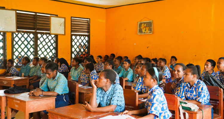 Suasana dalam kegiatan edukasi di SMPN Jair, Kabupaten Boven Digoel – Surya Papua/IST