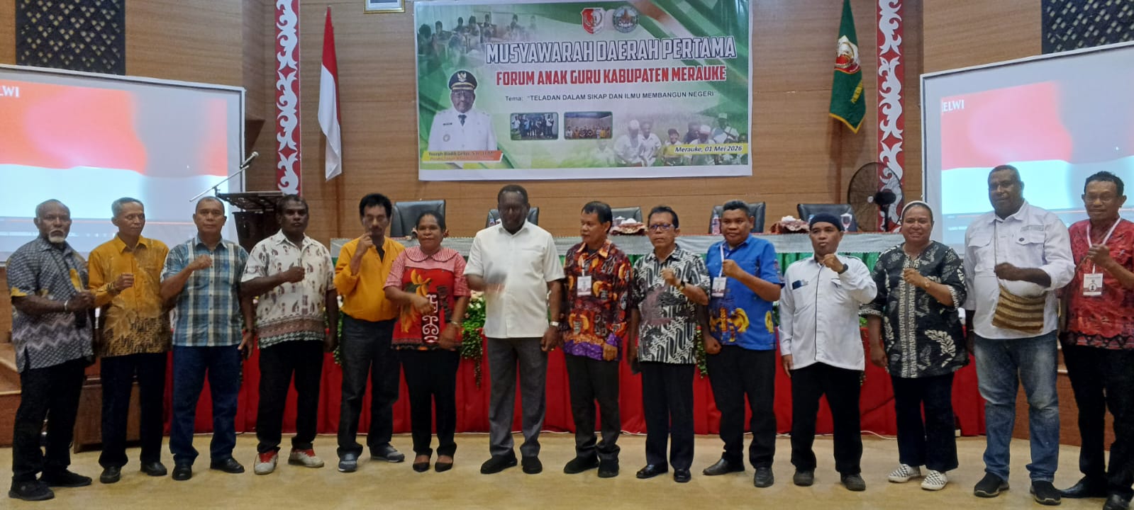 Foto bersama usai pembukaan Musda Forum Anak Guru Merauke – Surya Papua/IST