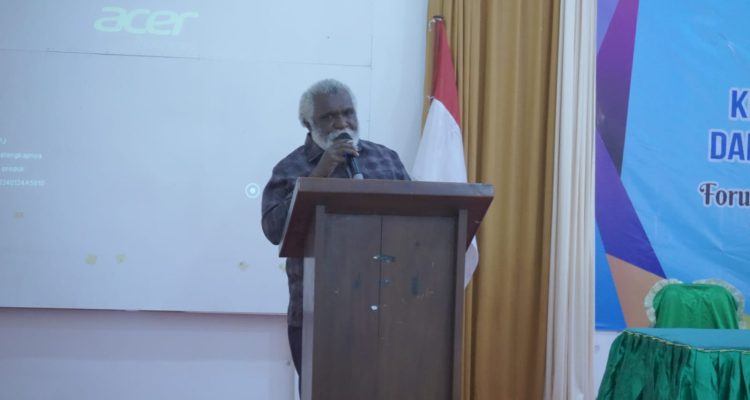 Wakil Gubernur Papua Selatan, Paskalis Imadawa sedang berikan sambutan – Surya Papua/IST