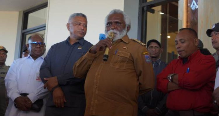 Wakil Gubernur Papua Selatan, Paskalis Imadawa sedang bicara – Surya Papua/IST