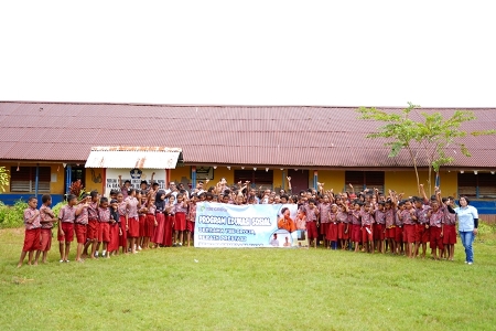 Foto bersama usai edukasi di SMK 3 Boven Digoel, Surya Papua/IST
