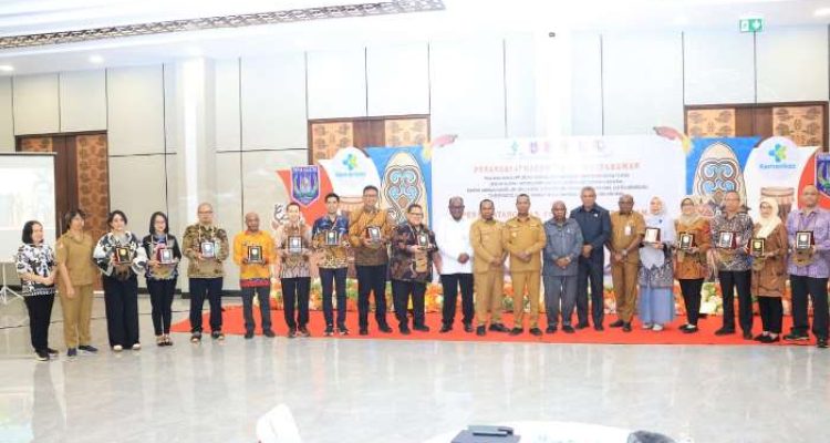 Foto bersama usai penandatanganan MoU dengan Kementerian Kesehatan RI – Surya Papua/IST