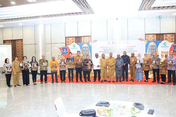 Foto bersama usai penandatanganan MoU dengan Kementerian Kesehatan RI – Surya Papua/IST