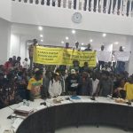 Aksi demonstrasi yang dilakukan masyarakat Pulau Kimaam di Kantor DPRD Merauke beberapa waktu lalu – Surya Papua/IST