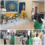 Agustina Marwinda Ratu didampingi dua saksi saat menyatakan sikap bergabung di Gereja Katolik dalam perayaan di Gereja Santa Theresia Buti-Merauke – Surya Papua/Frans Kobun